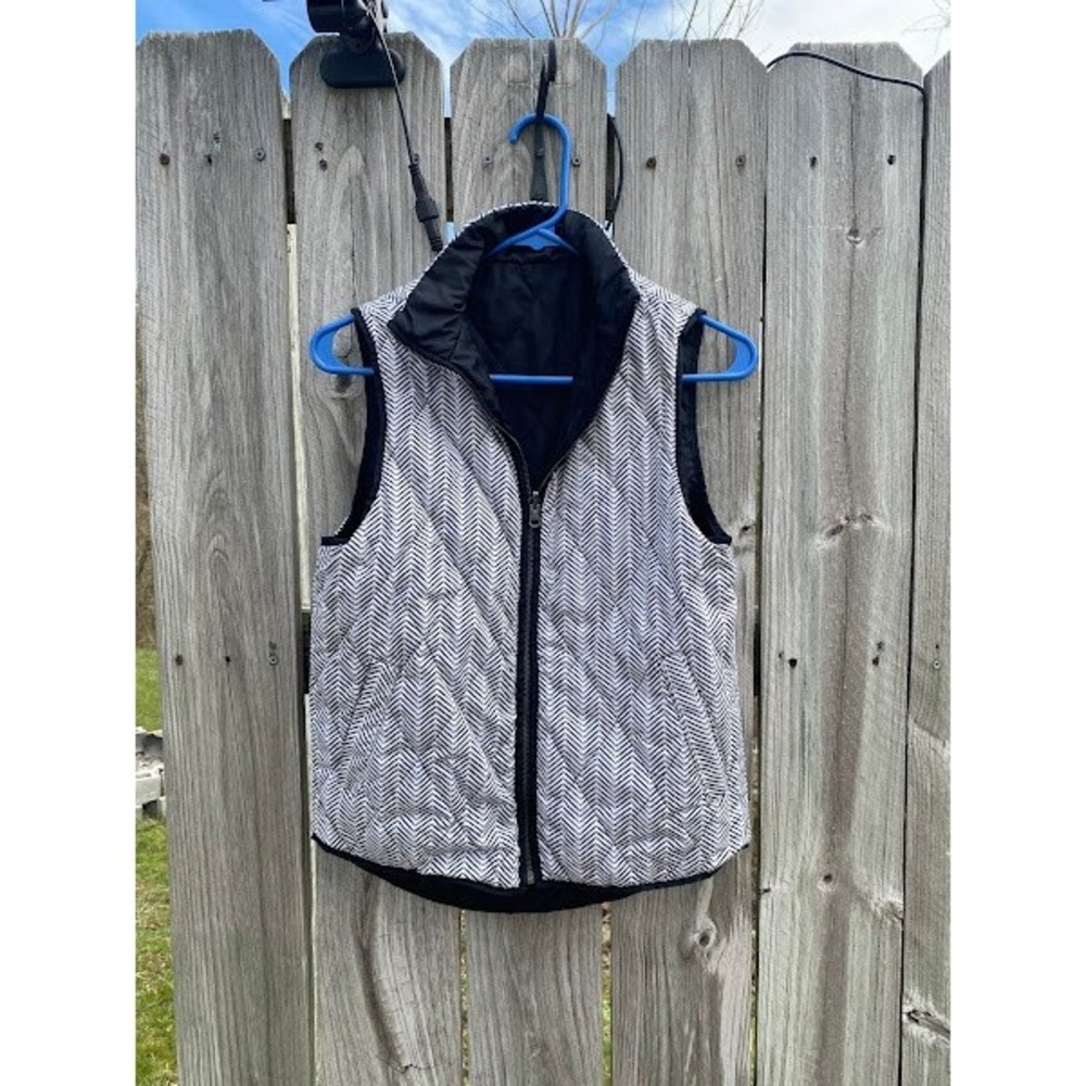 Reversible Quilted Puffer Vest Black White Herringbone Chevron‎ Full Zip Womens